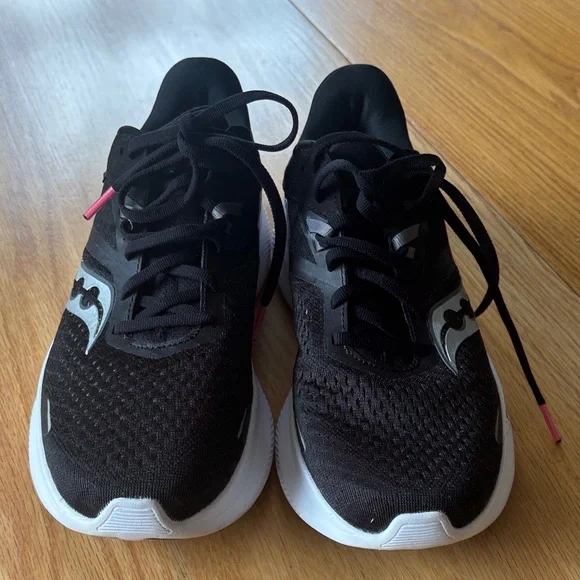 Womens Saucony Black & White PWRRUN Ride 16 Running Shoes size 9.5w wide 41 New! - Picture 2 of 7